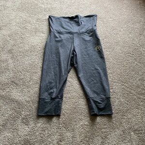 Zumba Gray Capri Leggings SIZE M
